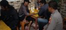Polsek Mandor Sambangi Warga di Malam Hari, Suasana Akrab Penuh Pesan Kamtibmas
