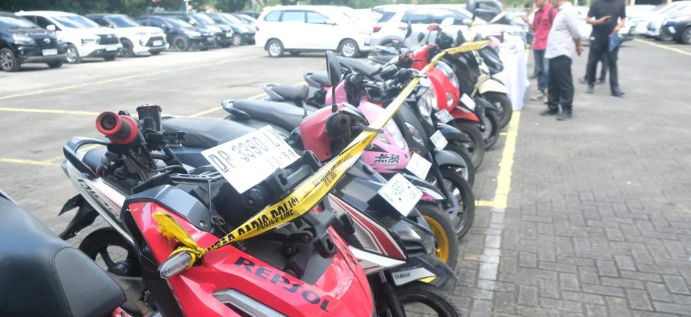Ditreskrimum Polda Sulsel Gelar Konferensi Pers Pengungkapan Tindak Pidana Pencurian dengan Pemberatan dan Penadahan