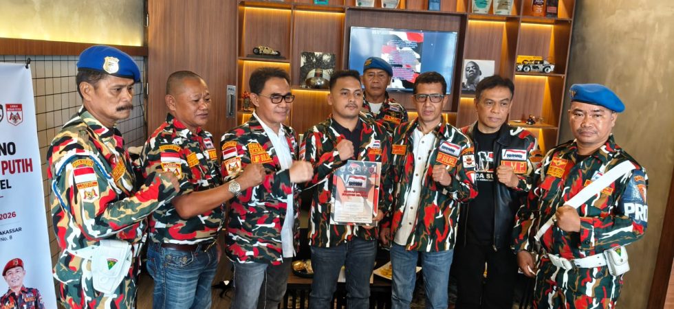 Irwan Adnan Pimpin Rapat Pleno LMP Sulsel dan Serahkan Mandat ke Markas Cabang Kab. Wajo